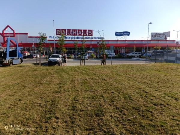 Údržba trávníku u firmy DEMOS